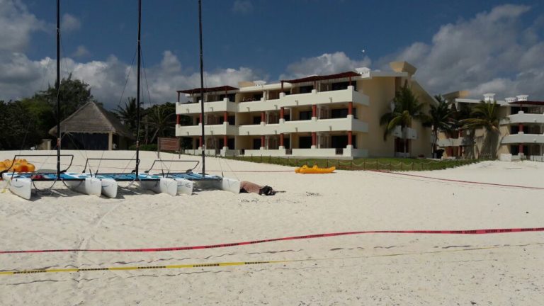 Acribillan a hombre en playa de Puerto Morelos