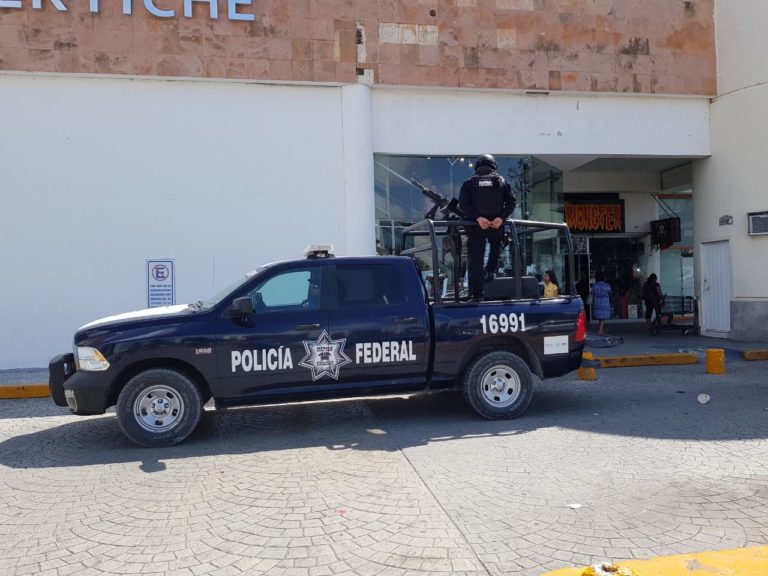Movilización en Plaza las Américas por supuesta bomba