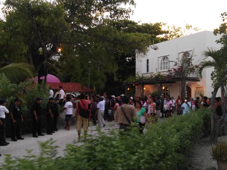 Cerrará Romalda acceso a playa de Akumal