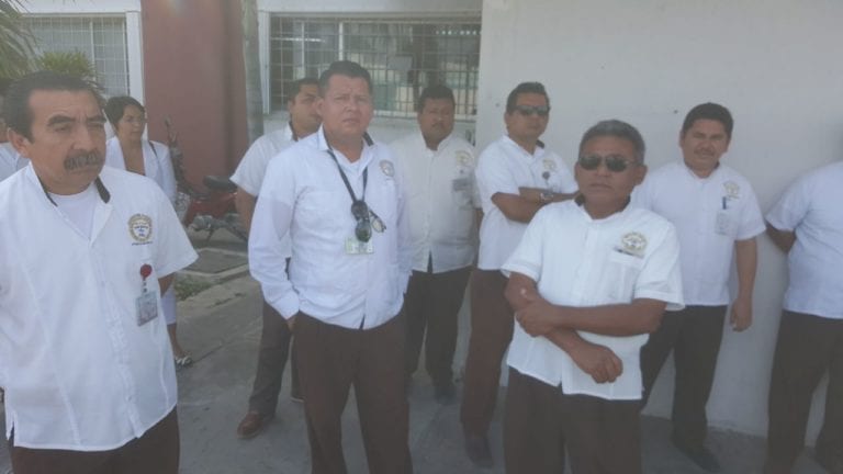 Operadores de taxis de Puerto Morelos se organizan