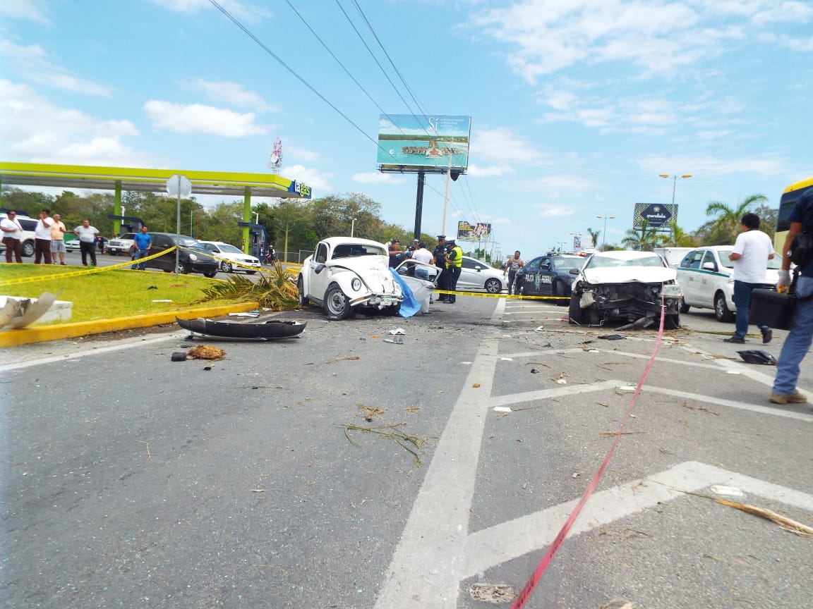 Muere conductor de vocho en accidente fatal