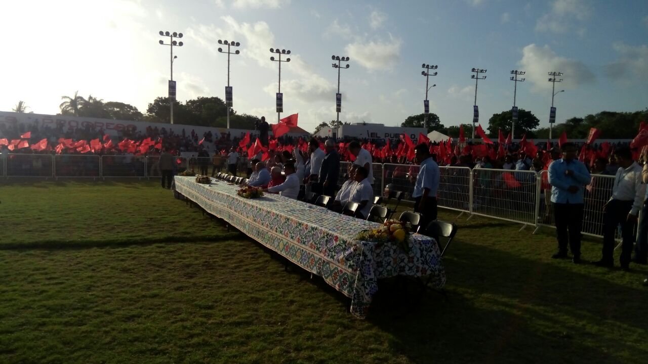 Festejan antorchistas aniversario con mitín