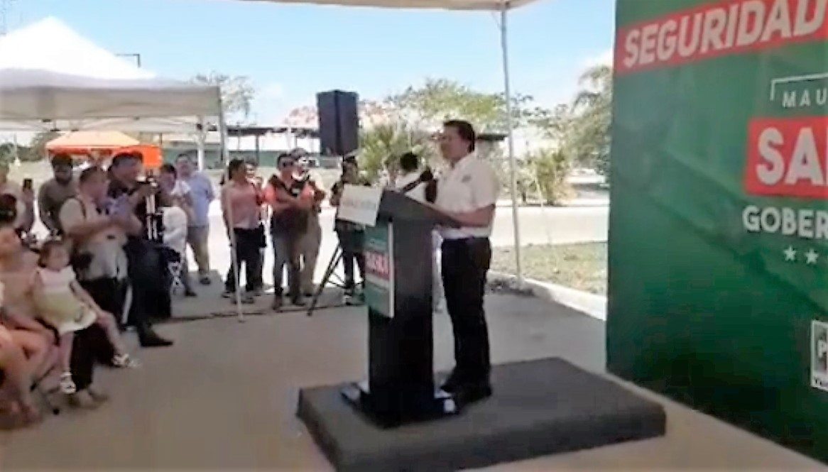 Le gritan "ratero" a Sahui en evento