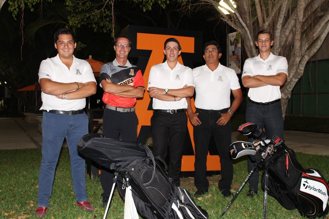 Debutan cancunenses en gira de golf
