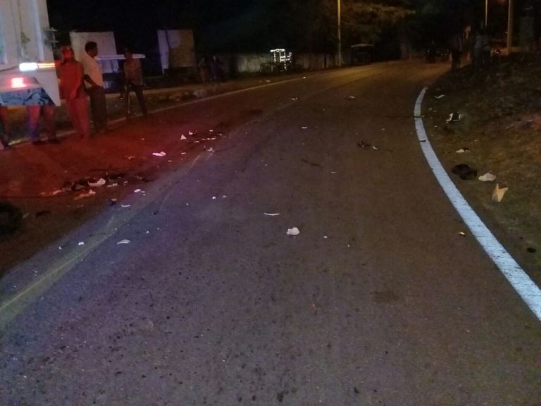 Tractocamión destroza piernas de dos mujeres
