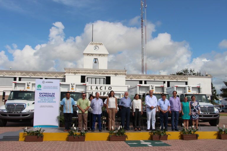 Entregan camiones compactadores de basura para recolección en Playa del Carmen
