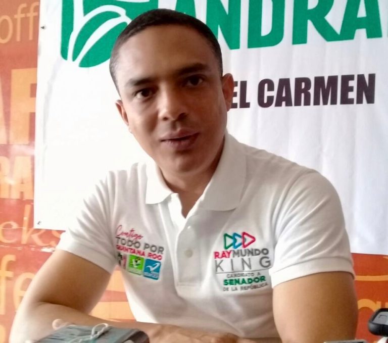 Acusa King a contrincantes de “vivir en el pasado”