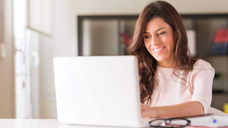 Adiós engorroso papeleo ¡Emitirán cédula y título profesional vía electrónica!