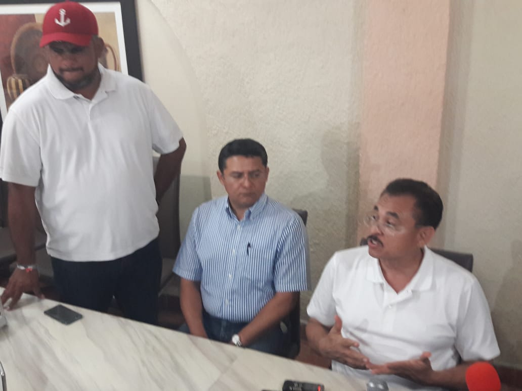 Guardias de Martín de la Cruz estaban armados; intenta victimizarse