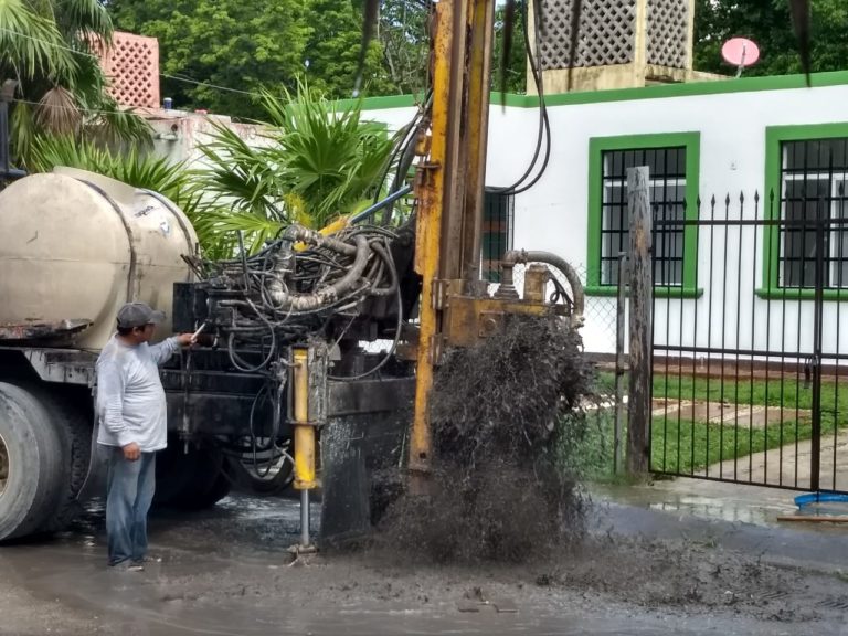 Desazolvan Pozos en Puerto Morelos para evitar inundaciones