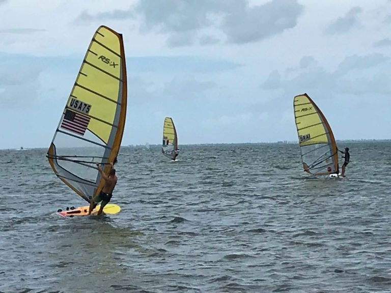 Ya entrenan selecciones de tabla vela en Cancún