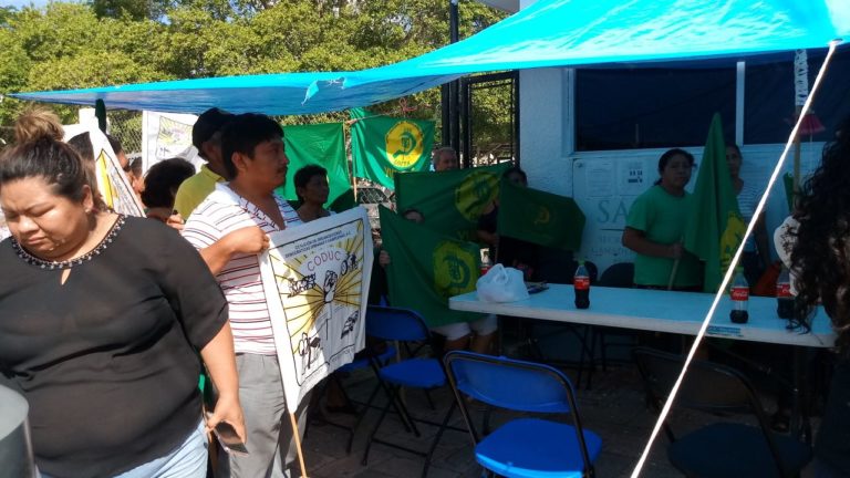 Mantienen bloqueo a oficinas de Sagarpa