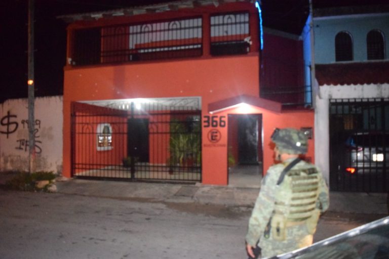 Balean tres prostíbulos