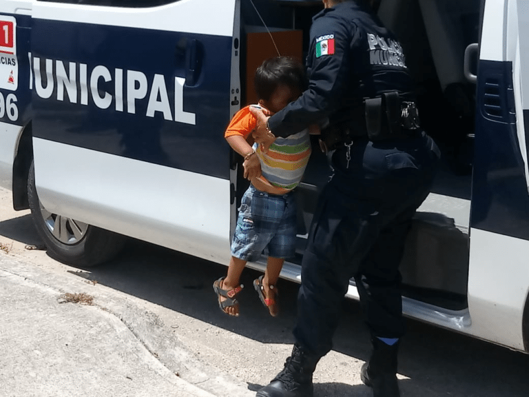 Abandonan a niños en casa dos días sin comida ni agua
