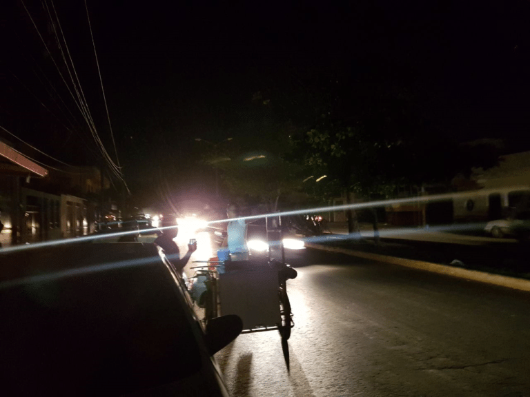 Sin luz varias zonas de Cancún