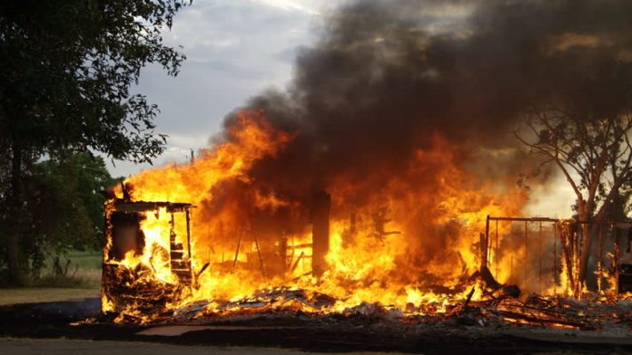 esposo con dos mujeres