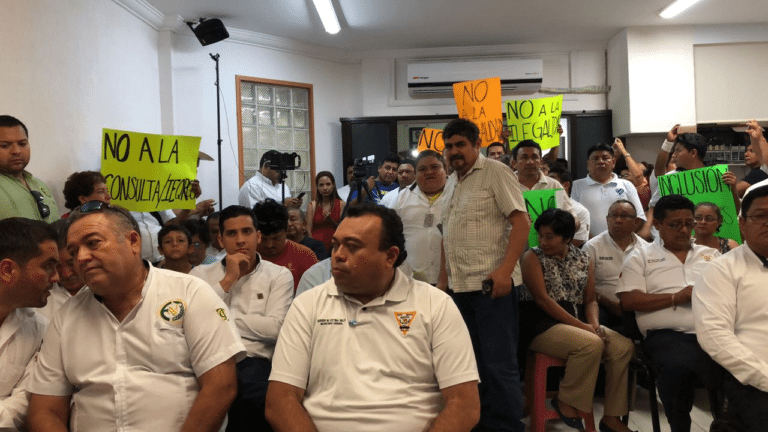 Frente a manifestación de taxistas, el Teqroo canceló su sesión