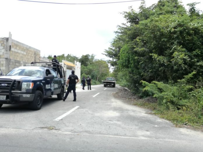 Cozumel.- Un vehículo con reporte de robo fue asegurado la tarde de hoy lunes por la Policía Federal, tras encontrarlo abandonado en un terreno baldío en la isla de las golondrinas.