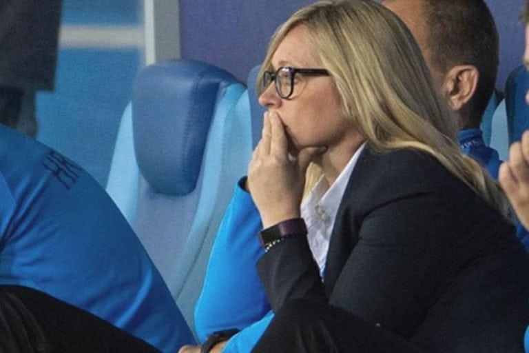 ¡Mujer hace historia! Es la primera en ser jefa de equipo en un Mundial de futbol