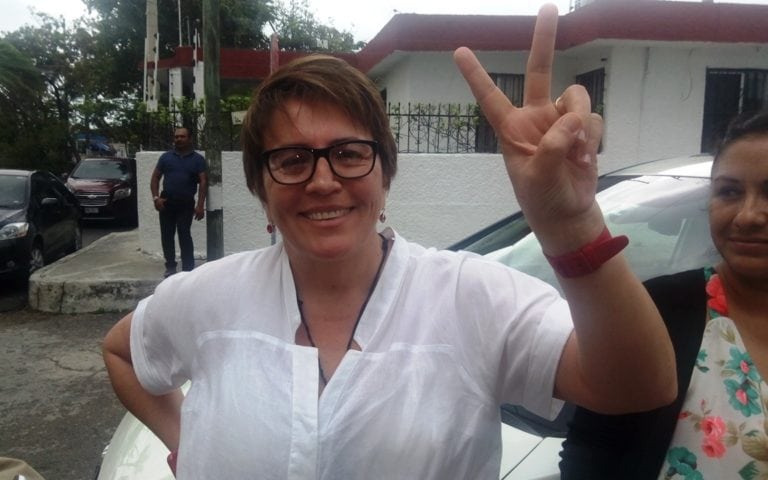 Persiguen problemas de adicciones a Laura Beristain