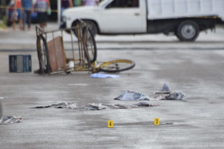 Balean y matan a un repartidor de periódicos