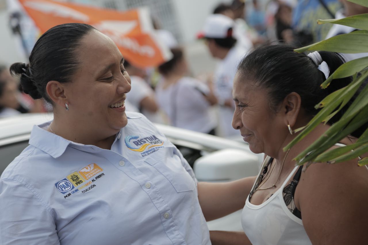 Cristina Torres cerrará su campaña como la inició, de la mano de la gente