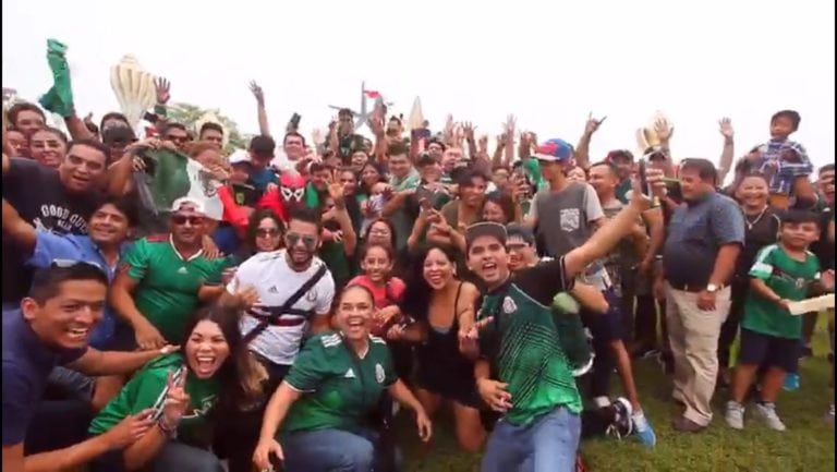 Festejan cancunenses en el Ceviche el triunfo de México