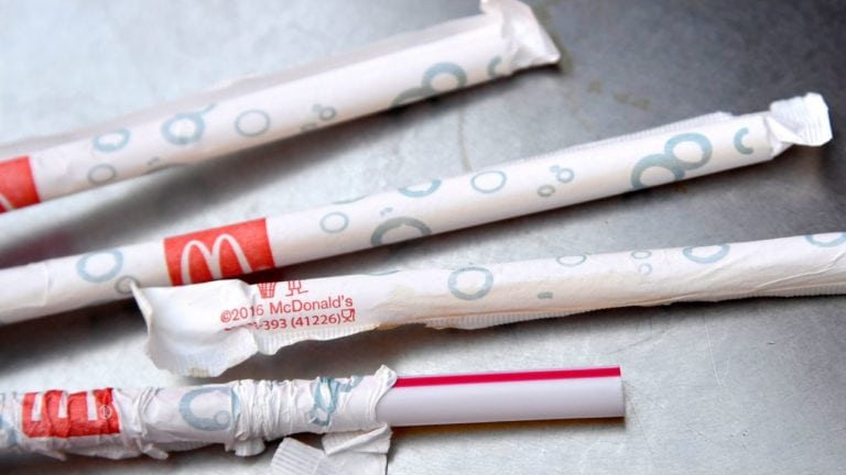 McDonald´s utilizará popotes de papel y así muestra su lado ecológico