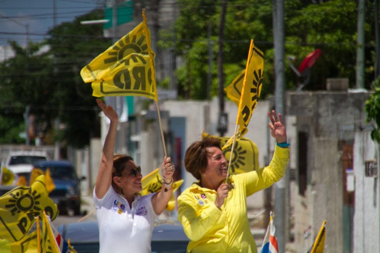 Laura Beristain “se cuelga” de los colonos de la Colosio