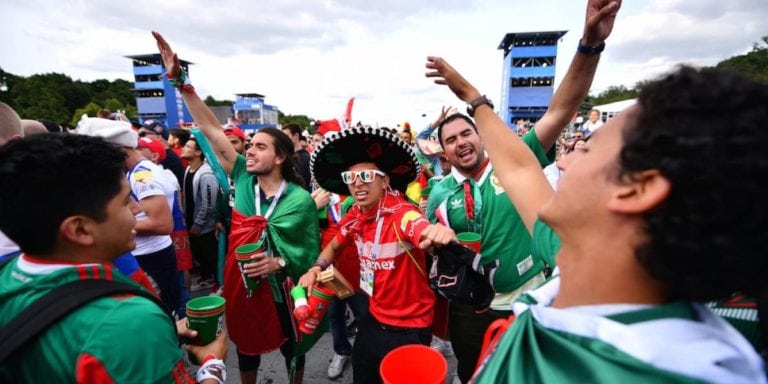 Aficionados de México acaban con el alcohol en Russia