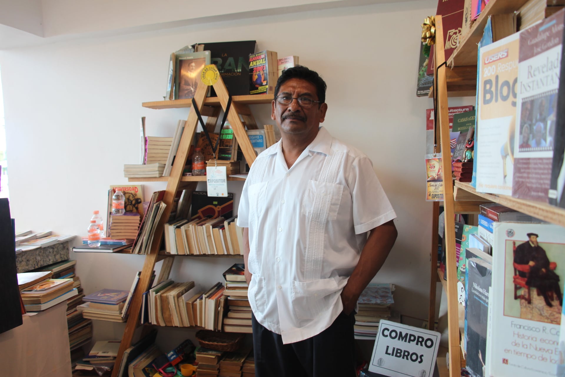 Miguel Ochoa "El señor de los libros" de Playa del Carmen