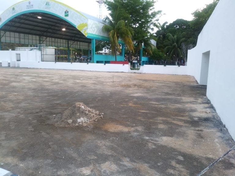 Tras denuncia ciudadana, reparan canchas en Tulum