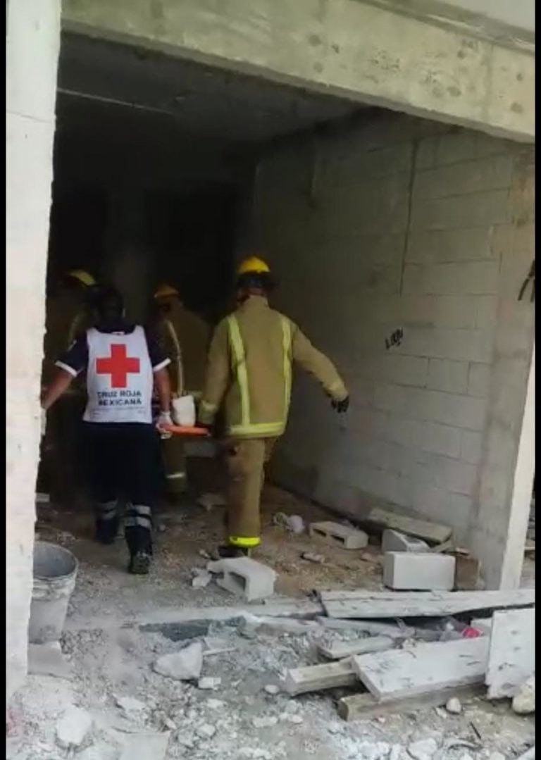 Albañil se debate entre la vida y la muerte