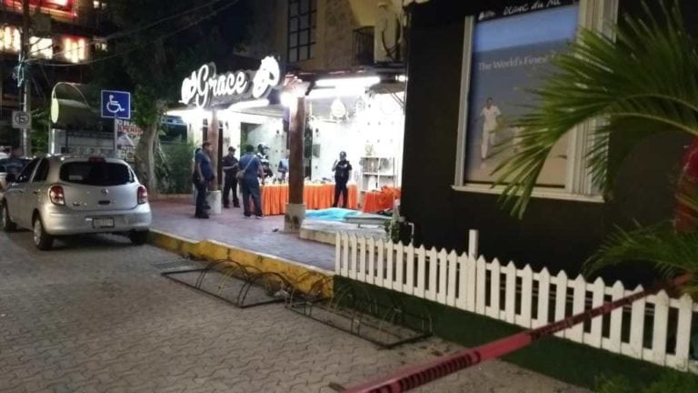 Ejecutan a sujeto dentro de una joyería en la 5a avenida