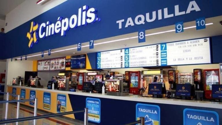 Cinépolis “contrata” robots para que te atiendan en el cine