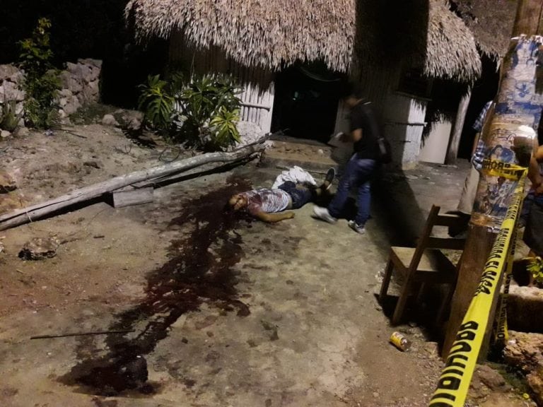 Muere joven aplastado por poste de luz