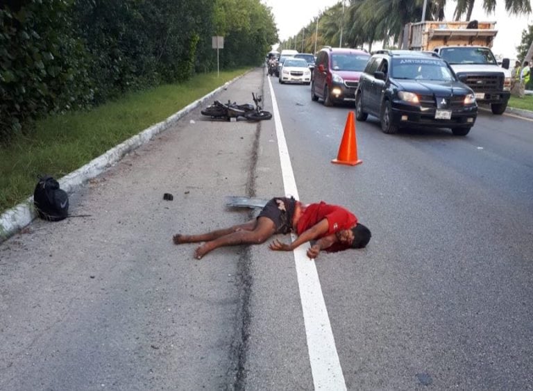 Embiste van a motociclista y le causa la muerte