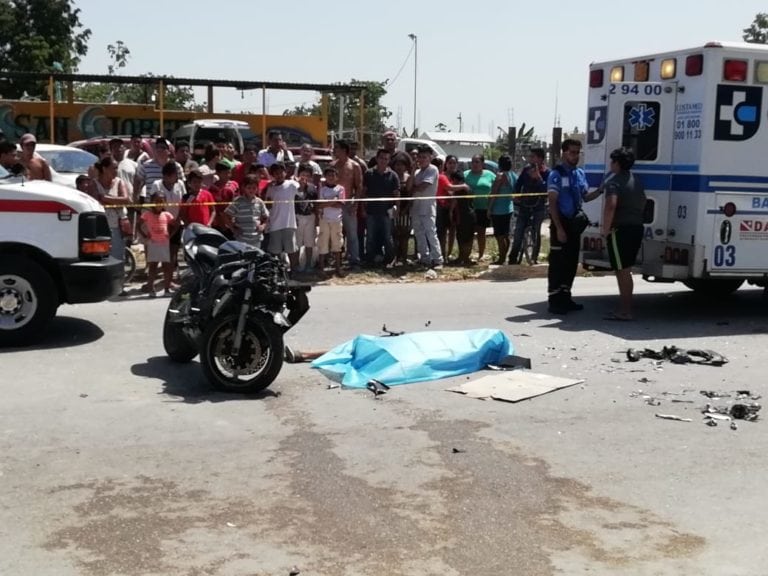 Muere motociclista al ser impactado por un taxista