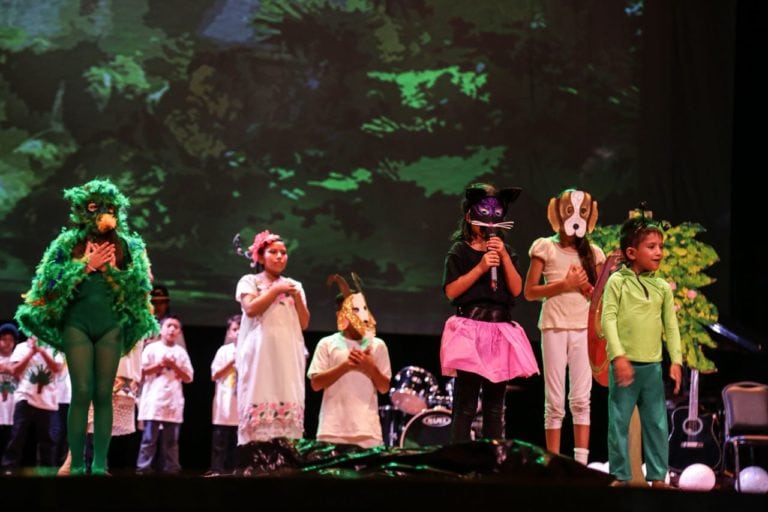 Refuerzan la identidad multicultural de Playa del Carmen en curso de verano