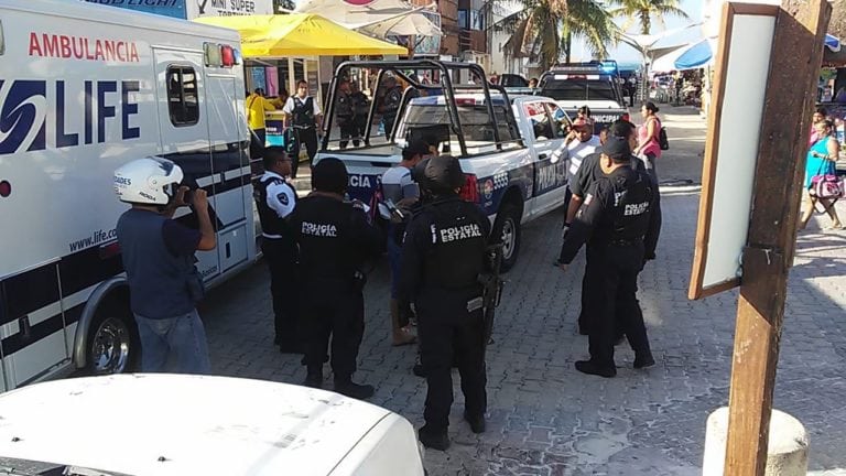 Pleito entre narcomenudistas termina con dos heridos en playa Tortugas