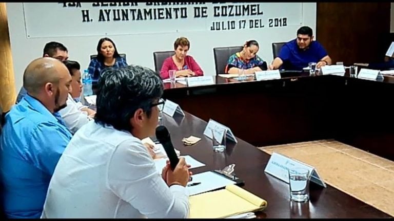 “Cachan” a Perla Tun jugando gato en plena sesión