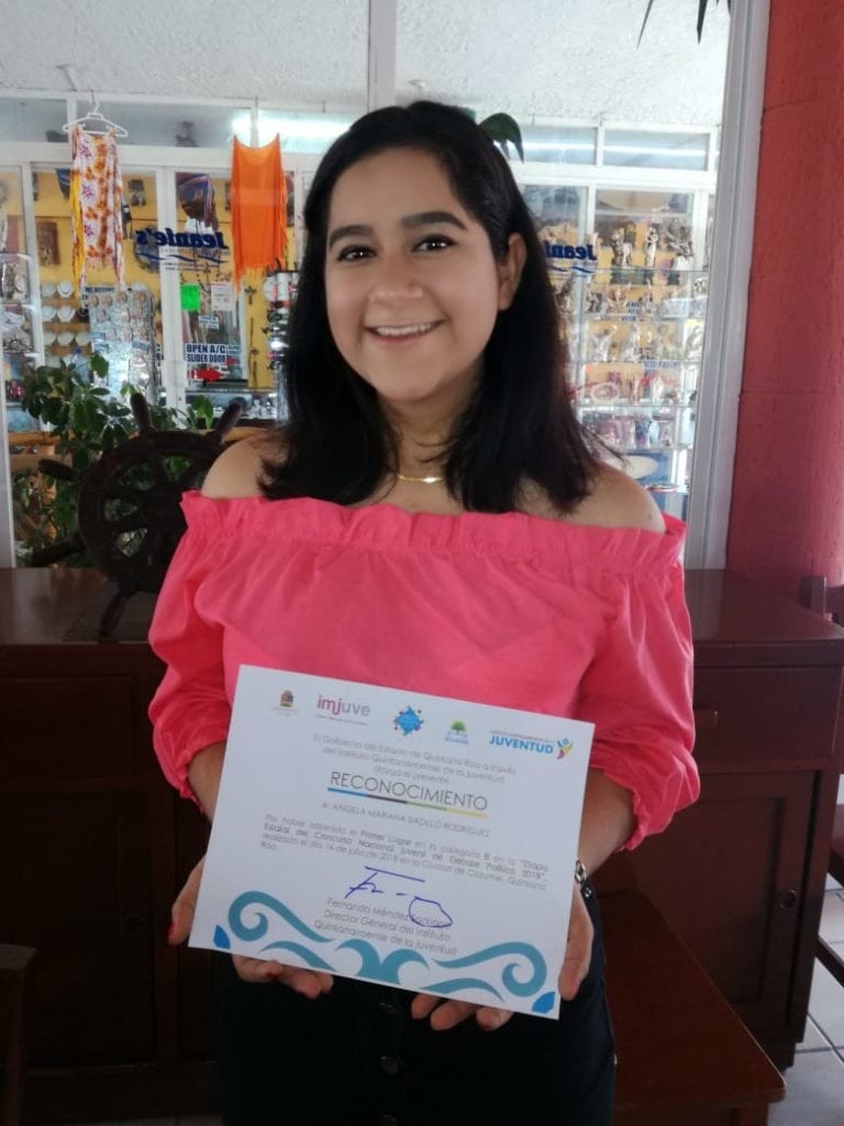 Repite joven cozumeleña en concurso nacional de debate político