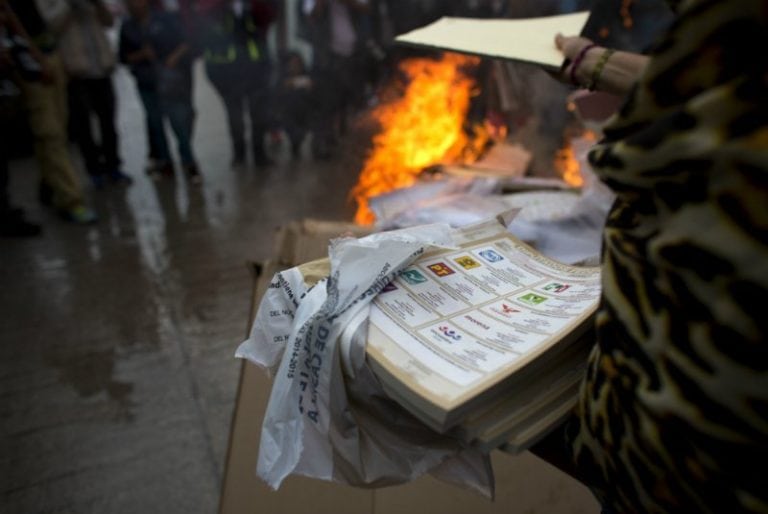 Queman boletas electorales en Michoacán