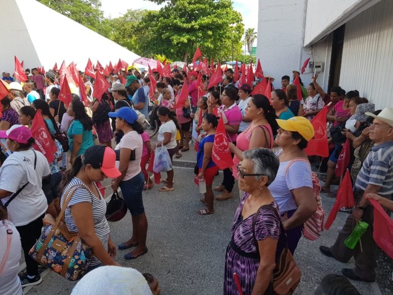 Protestan antorchistas por la negativa de la SEQ a regularizar escuelas