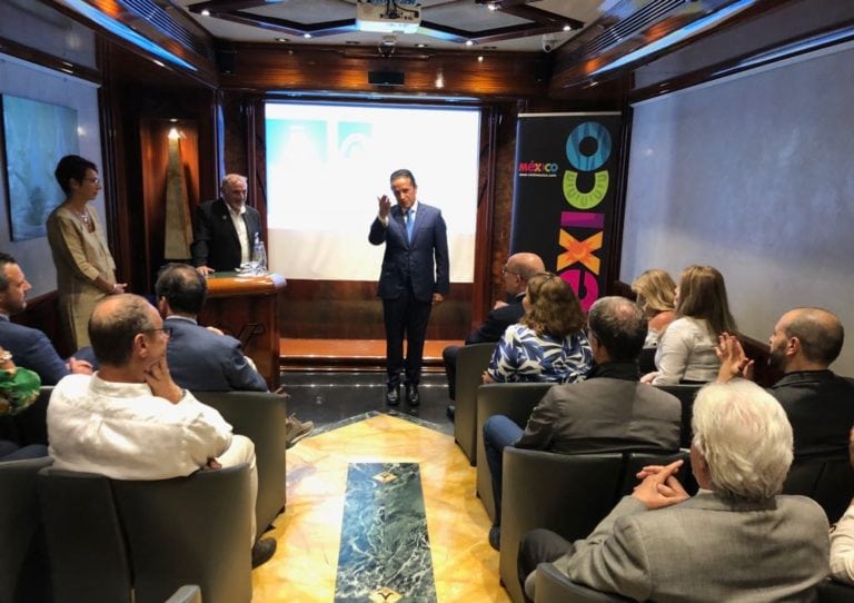 Carlos Joaquín promueve a Quintana Roo en Europa