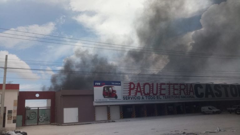 Se incendia predio cerca de la federal, por Cumbres