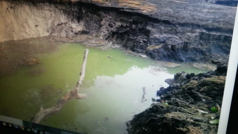 Tres socavones secaron la laguna Chakanbakán (fotos)