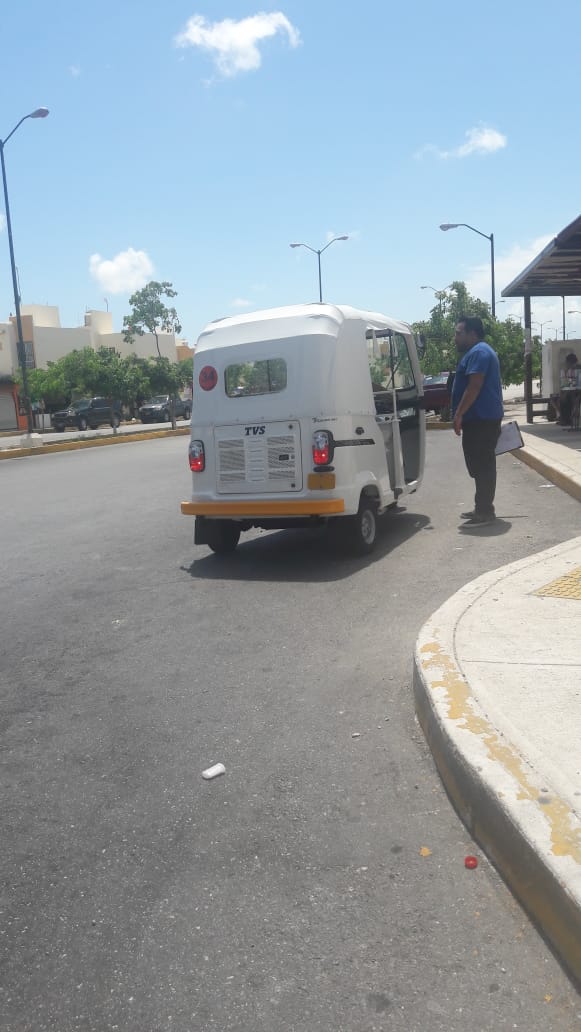 Frenan instalación de mototaxis en Playa del Carmen