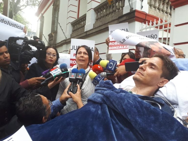 Exigen en la CDMX justicia para Roberto González