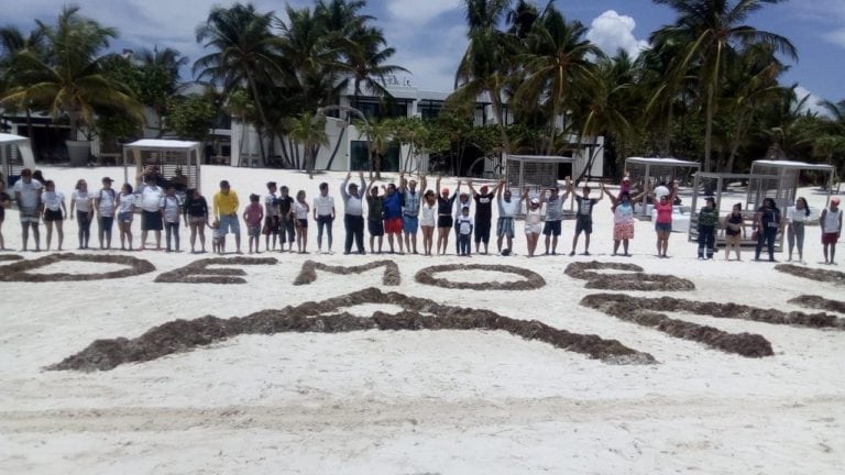Víctor Mas y ciudadanos invitan a limpieza de playas en Tulum